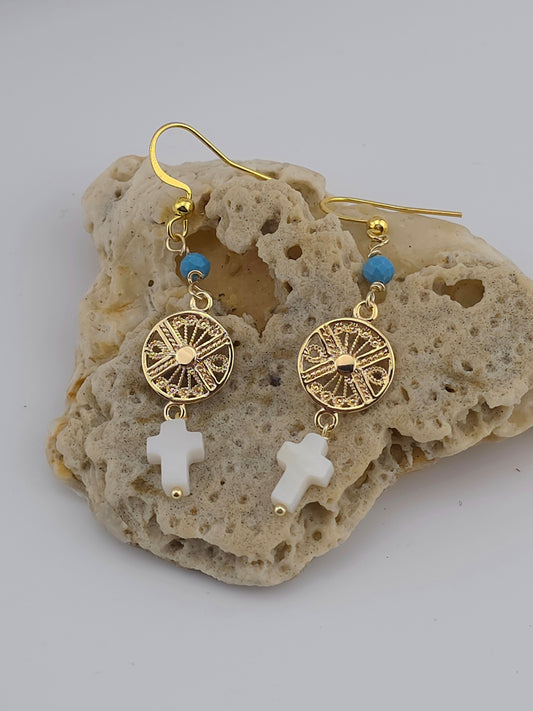 Freshwater shell cross/turquoise